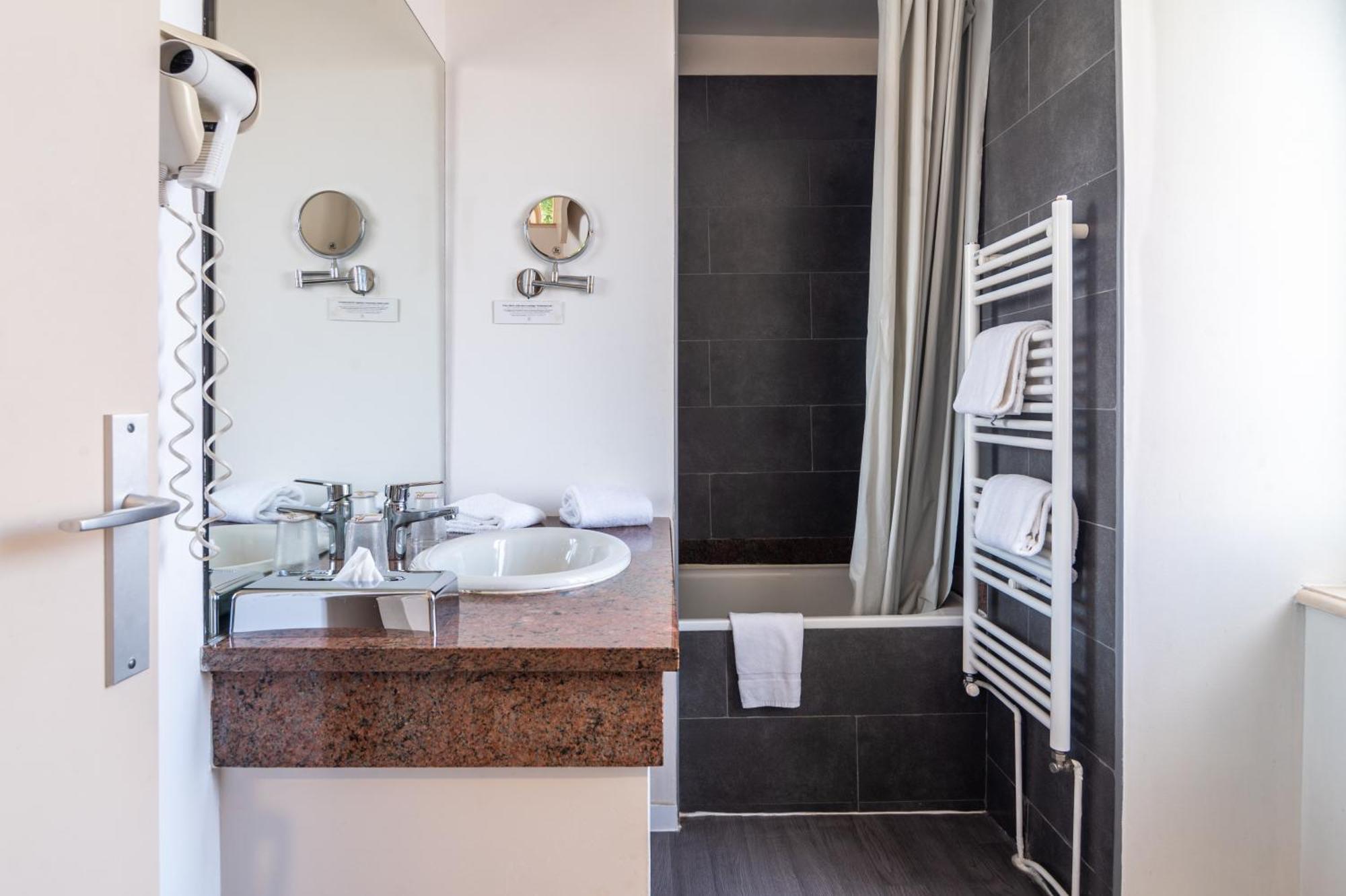 Logis Le Relais De Fusies Otel Lacaune Dış mekan fotoğraf